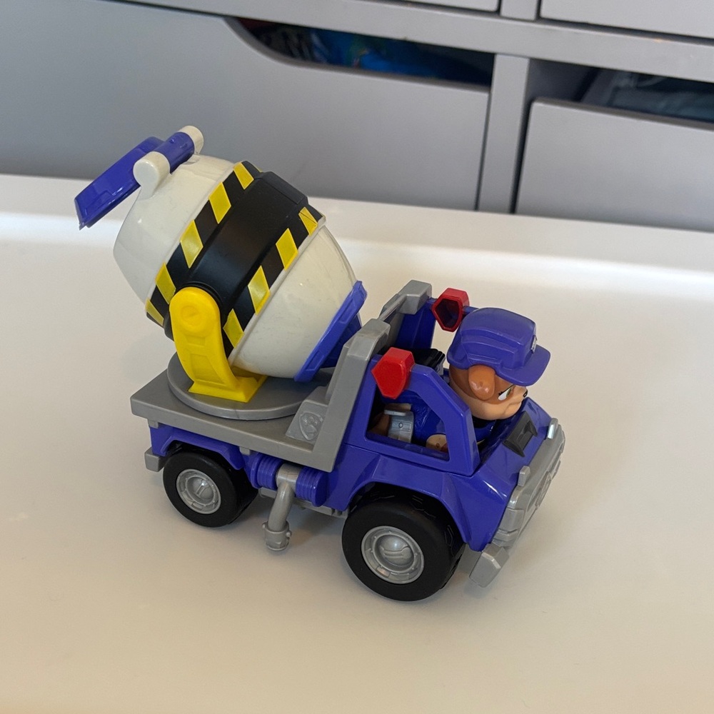 Paw patrol toy - bundle for discount Cement Mixer Truck rubble and crew